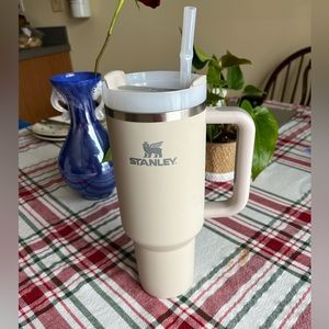 Stanley- The Quencher H2.0 FlowState Tumbler (Soft Matte) | 40 OZ